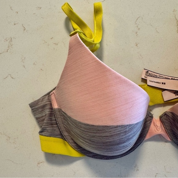 𝅺Victoria’s Secret Uplift Semi Demi bra 34B - Picture 2 of 9